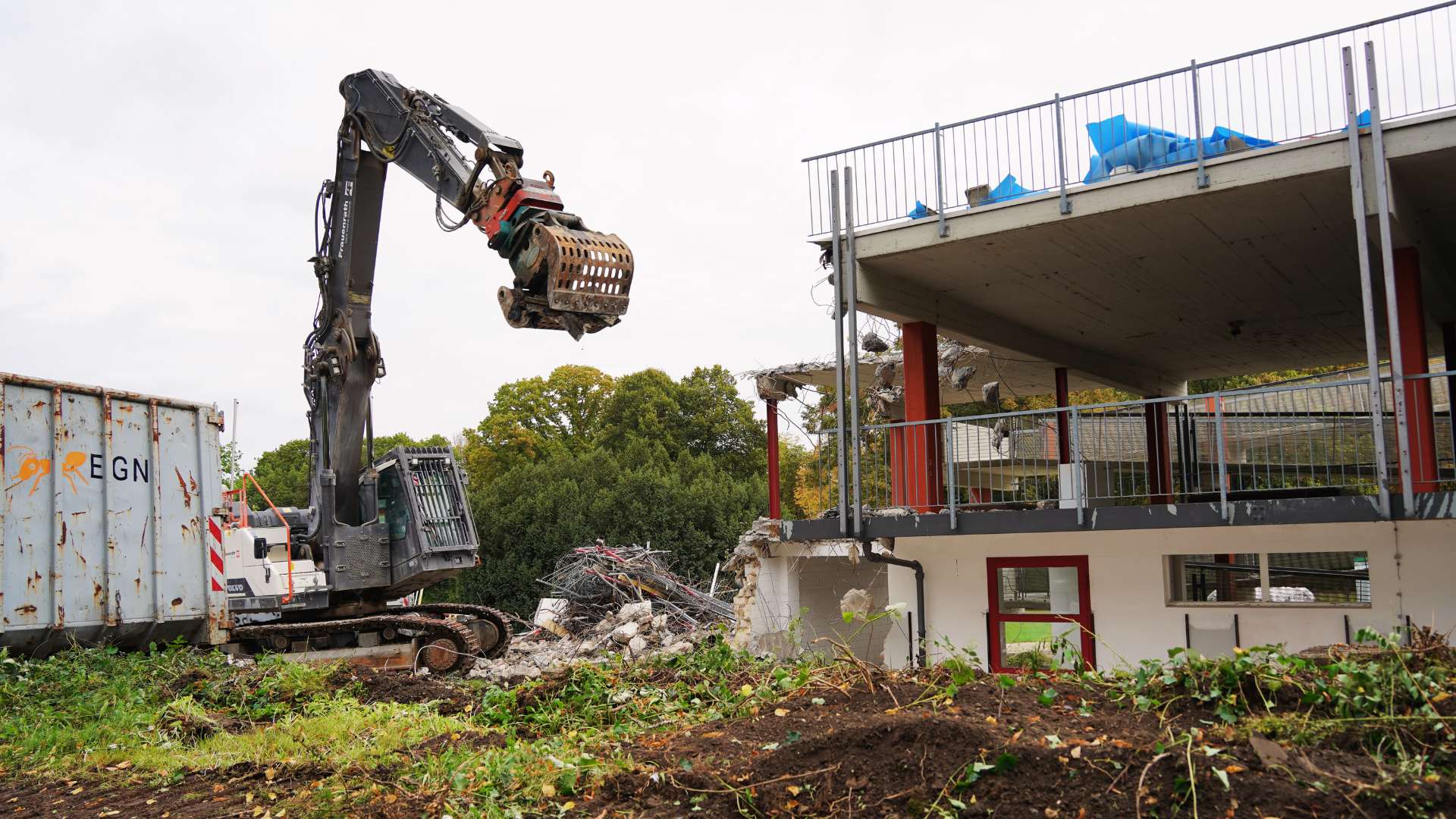 Abriss-Arbeiten am Freibad Hangeweiher in Aachen