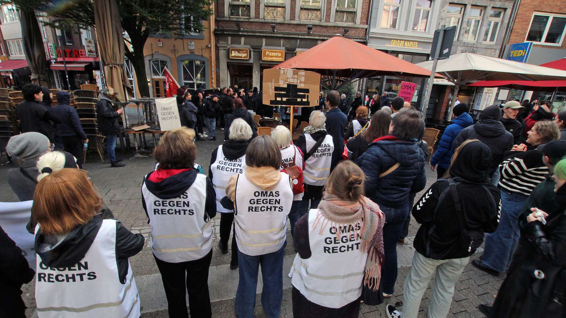 Polizei schreitet ein bei Protest gegen AfD in Aachen