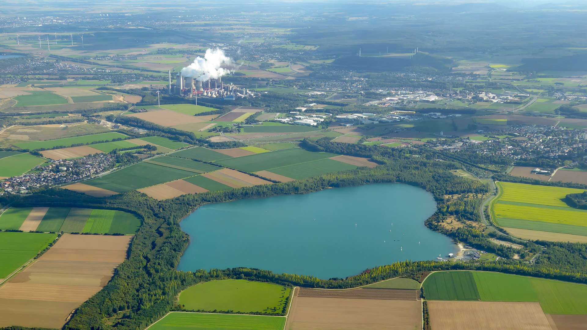 Luftbild des Blausteinsees in der Städteregion Aachen